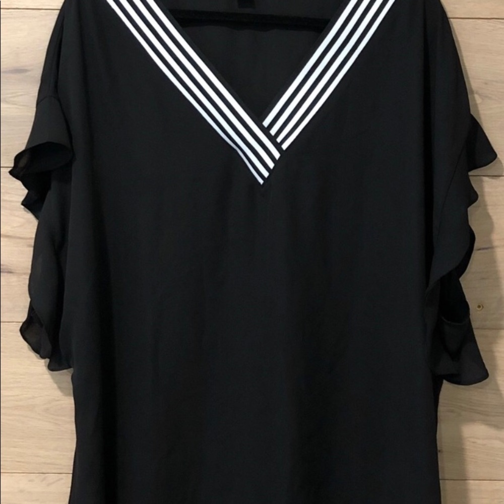 🔥🔥Black v-neck top- COMO